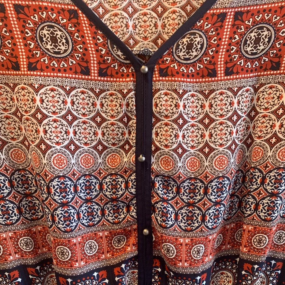 Maurice’s Aztec pattern top - Picture 5 of 9